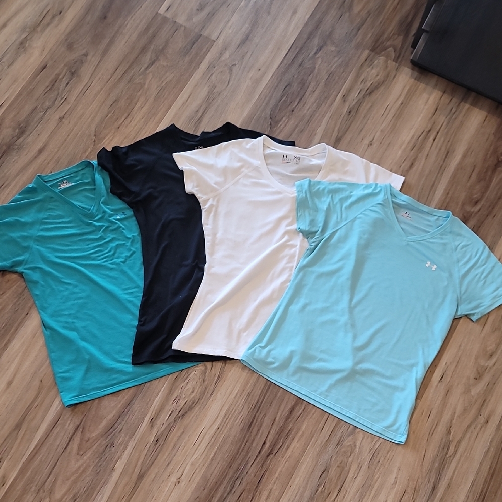 Set of Four V-Neck UA T-Shirts in Black, White, and Teal